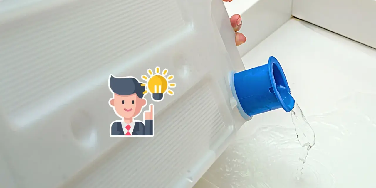 Ein Bautrockner sammelt Kondenswasser. Wie viel Wasser ist normal? Ein Cartoon-Mann mit Glühbirne gibt einen Tipp.