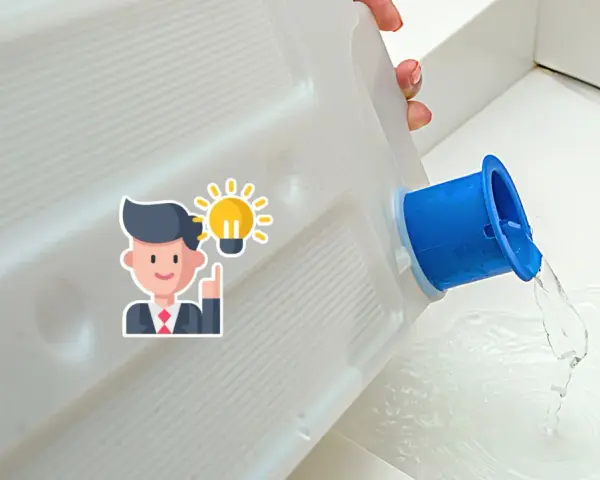 Ein Bautrockner sammelt Kondenswasser. Wie viel Wasser ist normal? Ein Cartoon-Mann mit Glühbirne gibt einen Tipp.