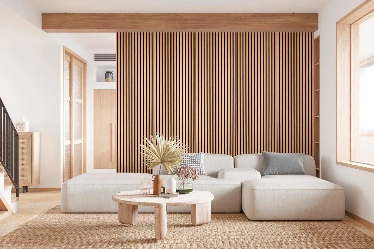 Moderne Wohnzimmergestaltung mit Akustikpaneelen als Wandverkleidung. Diese Akustikpaneele Ideen schaffen eine warme Atmosphäre.